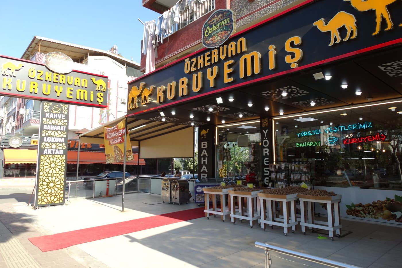 The Öz Kervan Kuruyemiş shopfront — Antalya