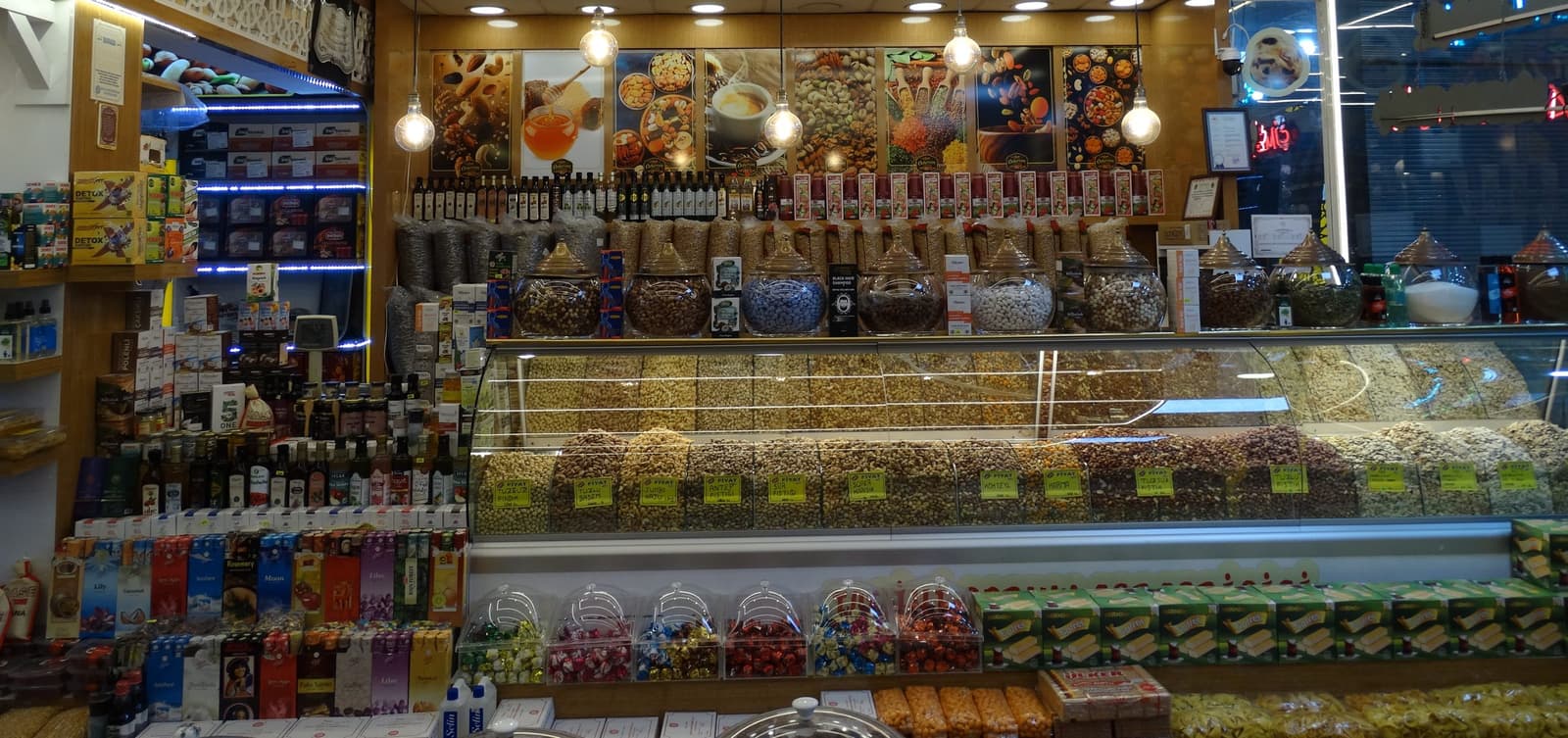 Nuts & Snacks — Öz Kervan Kuruyemiş, Antalya